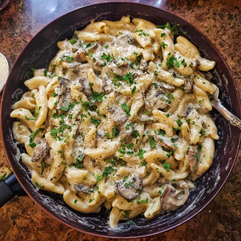 Creamy Roasted Garlic and Mushroom Pasta